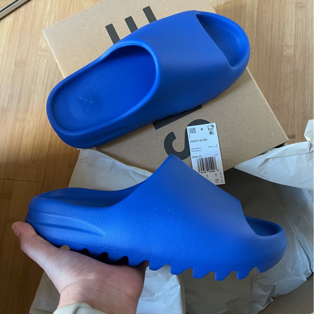 Yeezy slide “Azure” NWT ❗️sold on merc❗️